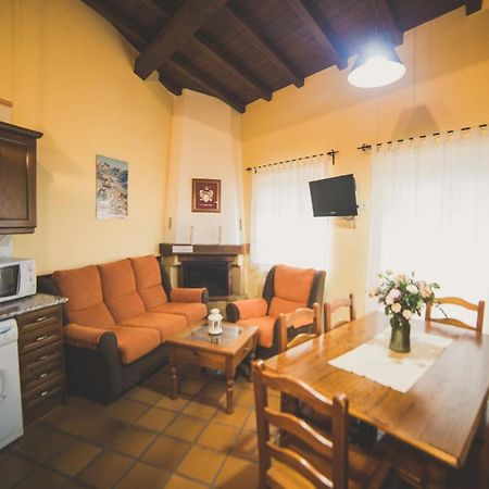 Casa Rural Puerta Del Sol II De 2 Habitaciones Candelario Bagian luar foto