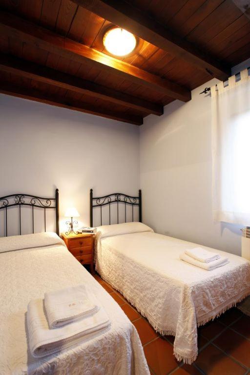 Casa Rural Puerta Del Sol II De 2 Habitaciones Candelario Bagian luar foto